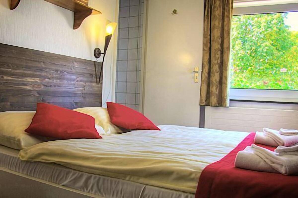triple room | free wifi, bed sheets