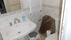 Unclassified image, 4 of 8, button - Cinqueterre Holidays (Riomaggiore)