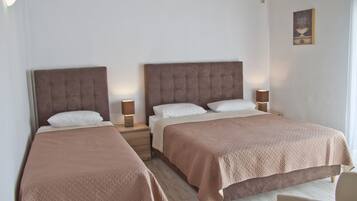 Superior Triple Room, Balcony, City View