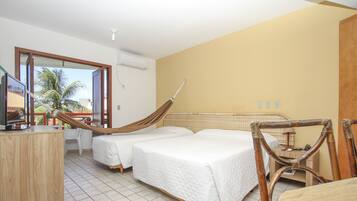 Surmatelas, minibar, coffres-forts dans les chambres, bureau