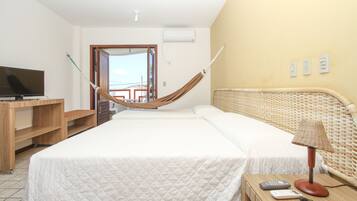 Surmatelas, minibar, coffres-forts dans les chambres, bureau