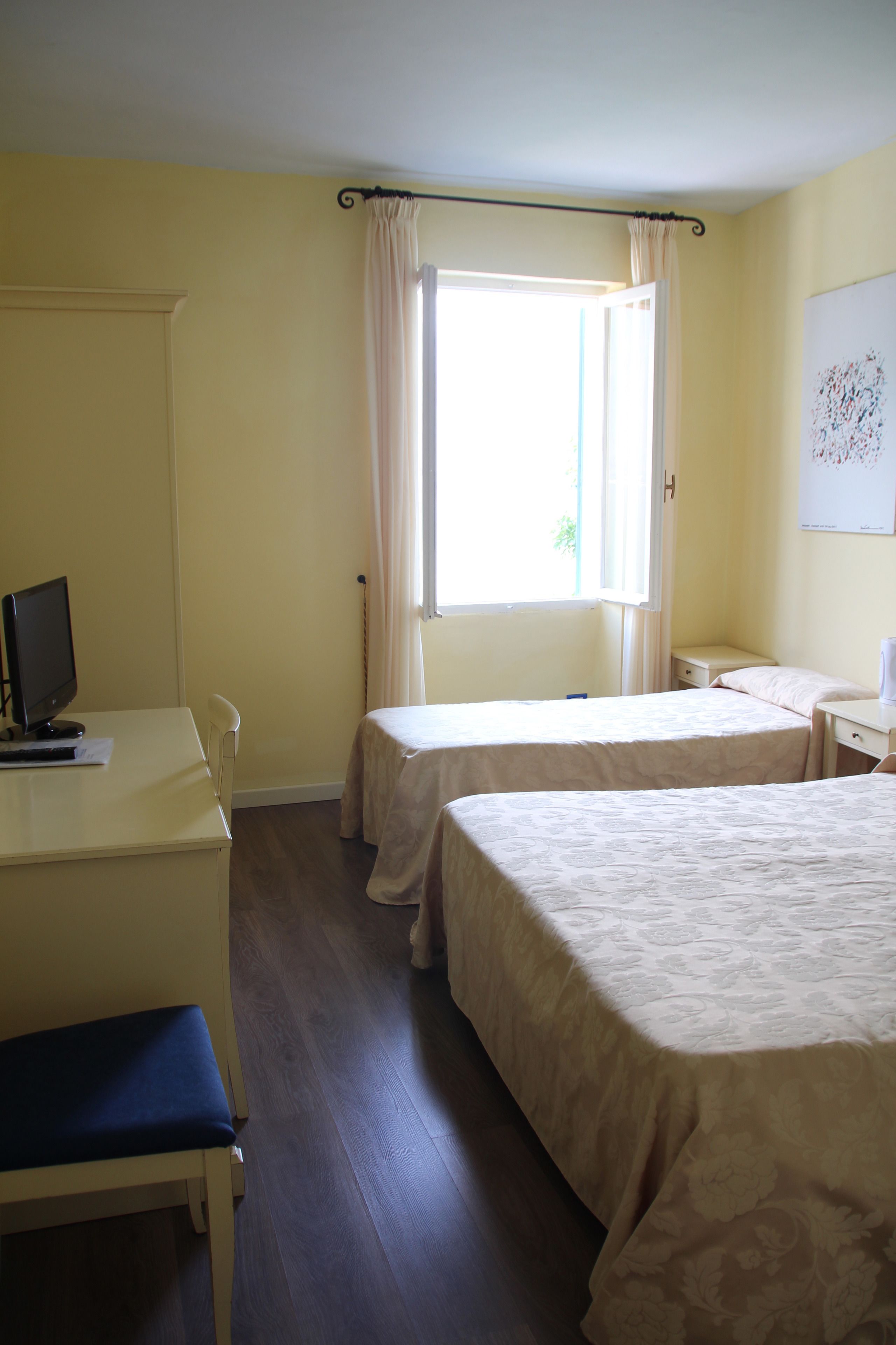 standard room | in-room safe, free wifi