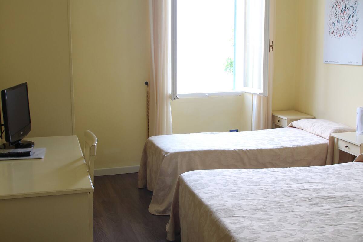 standard room | in-room safe, free wifi