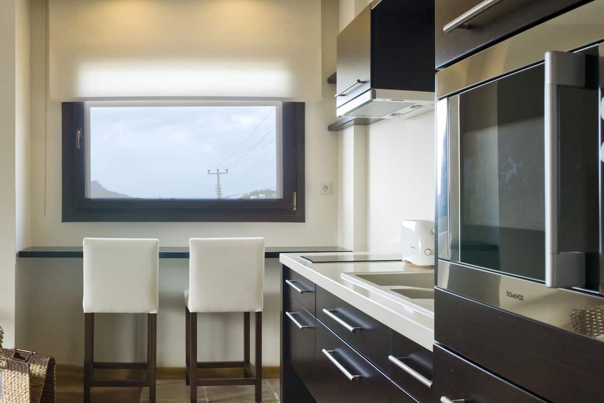 executive deluxe suite with hot tub, terrace & sea view | private kitchenette | fridge, microwave, oven, coffee/tea maker