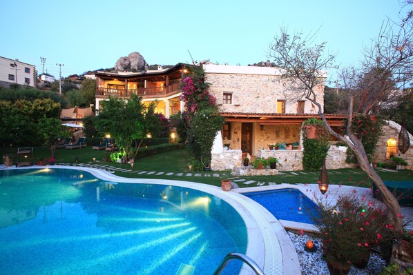 Outdoor pool, open 8 AM to midnight, pool umbrellas, pool loungers