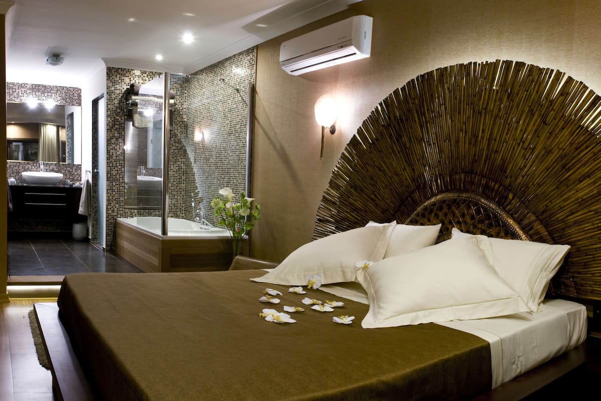 executive deluxe suite with hot tub, terrace & sea view | bathroom | free toiletries, hair dryer, slippers, towels