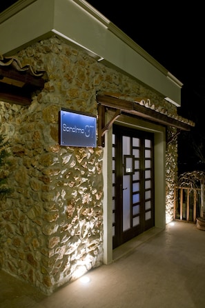 Check-in/check-out kiosk - Sandima 37 Suites Hotel (Bodrum)