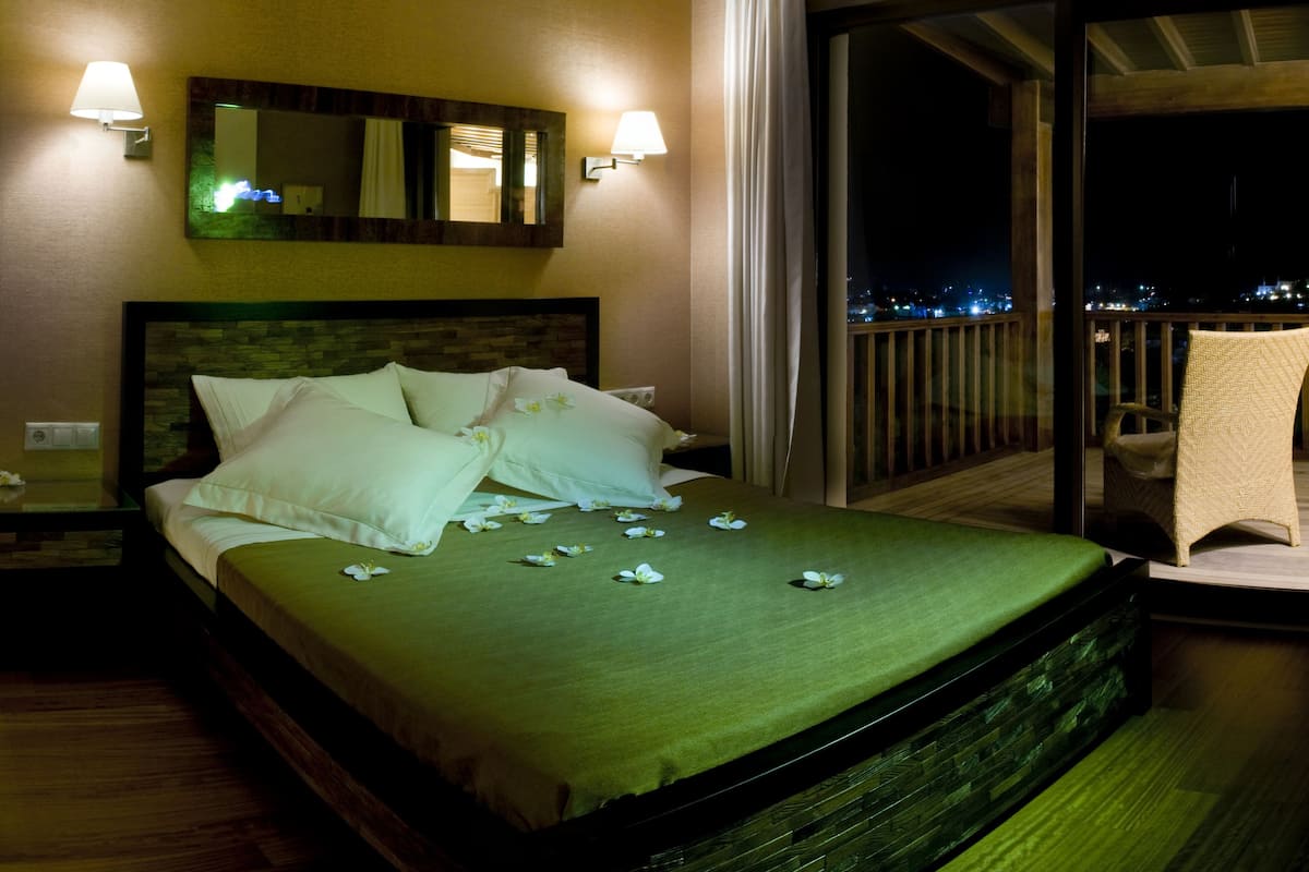 Grand Deluxe Suite with Hot Tub, Fireplace, Terrace & Sea View | Udsigt fra værelset