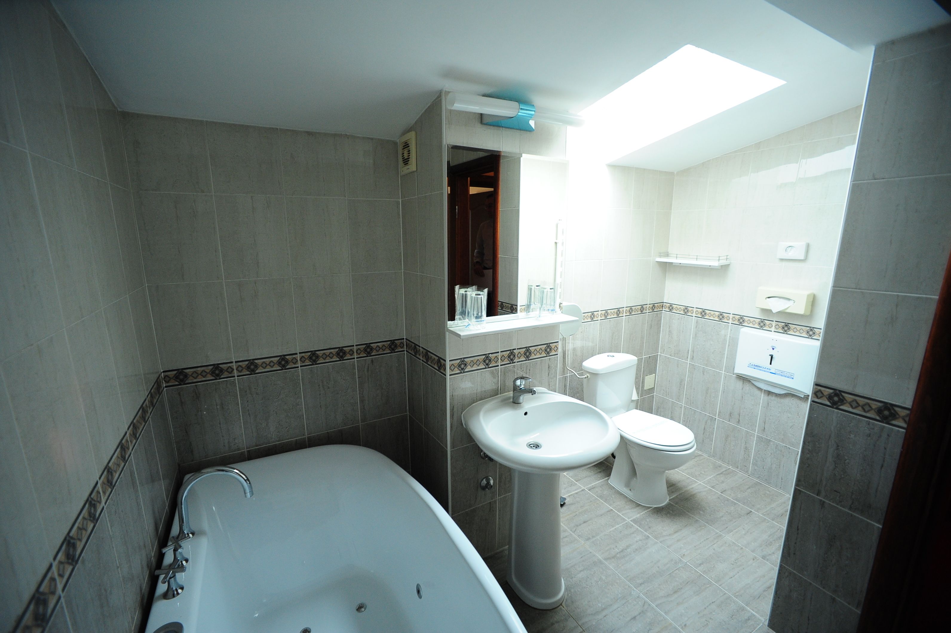suite | bathroom | shower, free toiletries, hair dryer, slippers