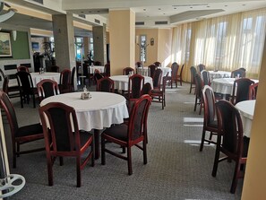 S'hi serveixen esmorzars, dinars i sopars 