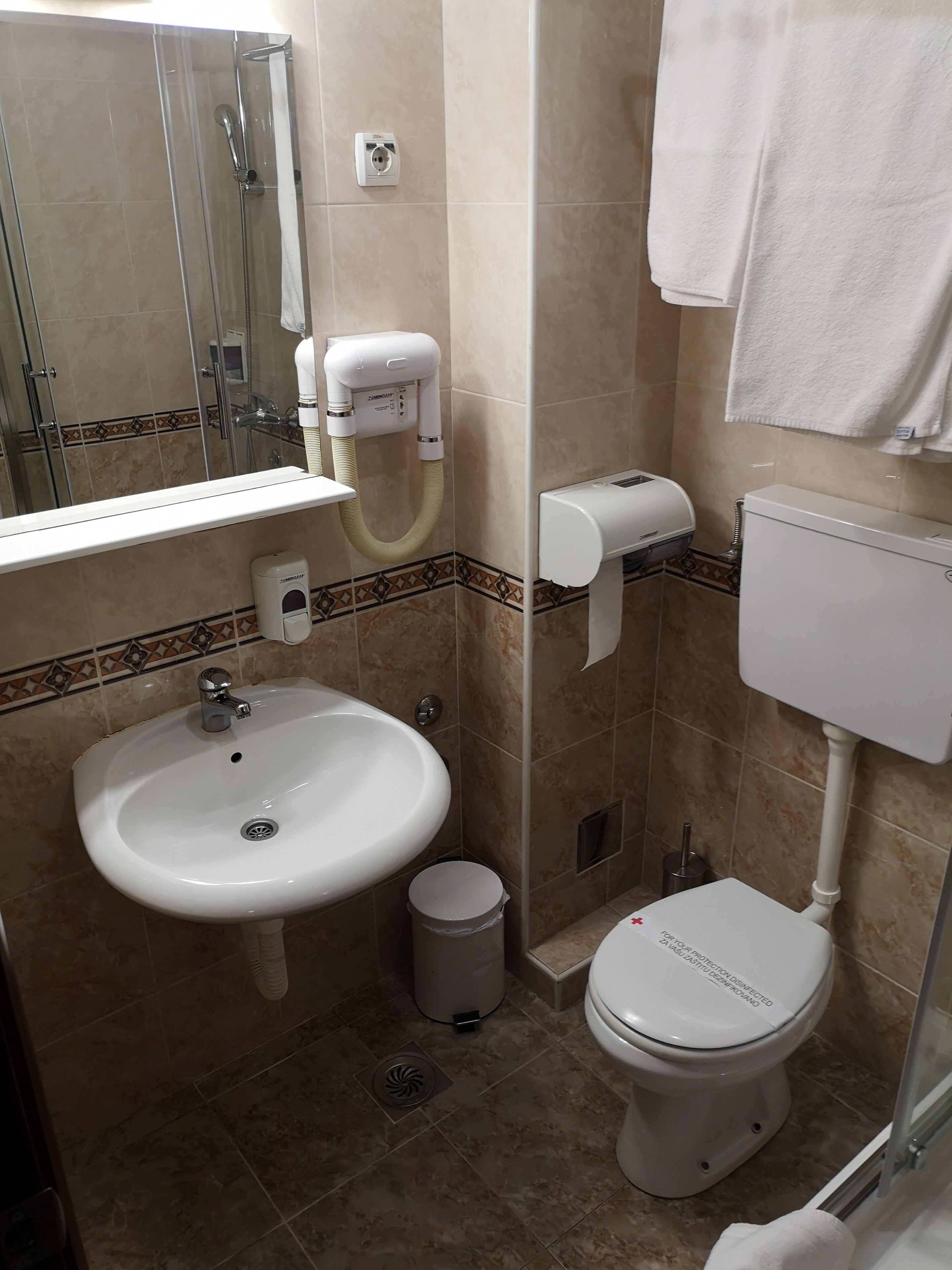 shower, free toiletries, hair dryer, slippers