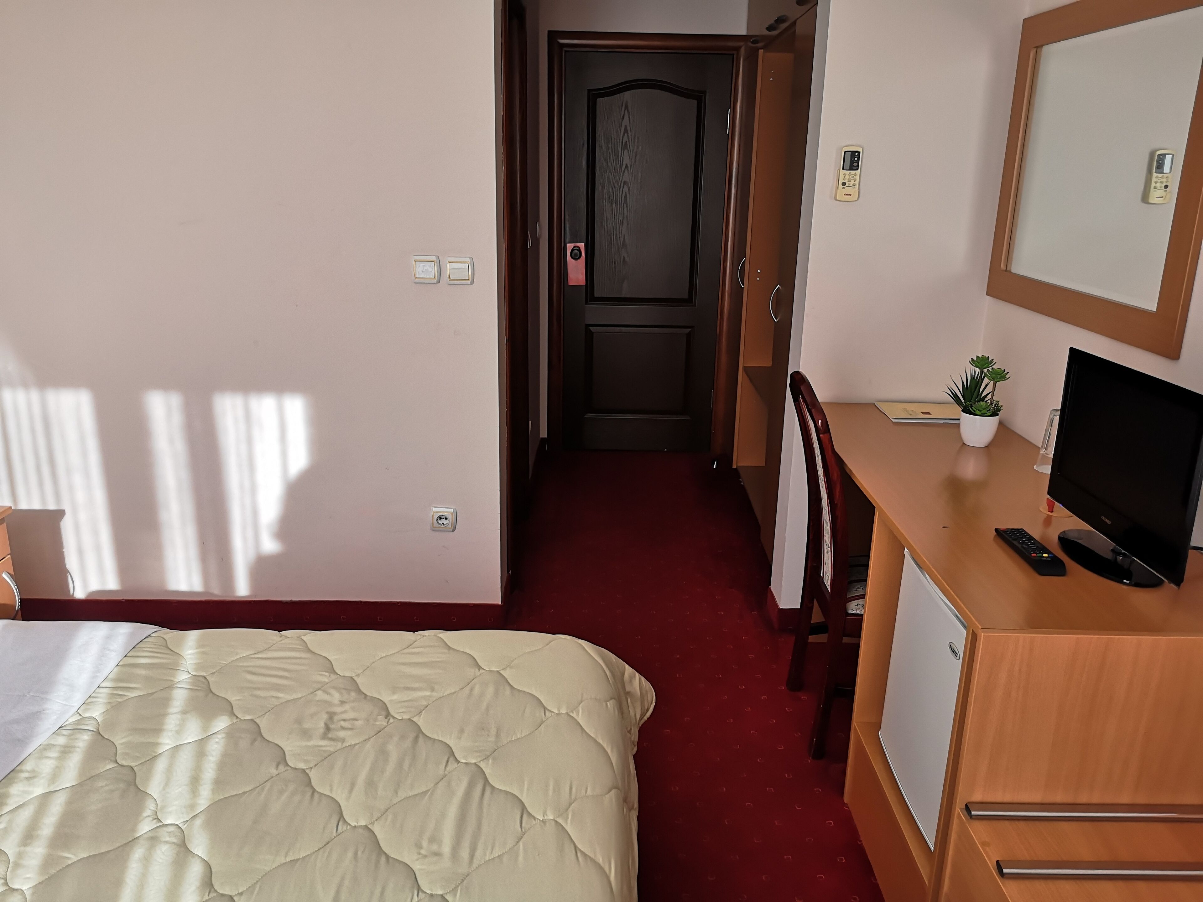 pillow-top beds, minibar, in-room safe, desk