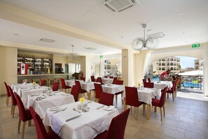 Daily English breakfast for a fee - St Nicolas Elegant Residence (Paphos)