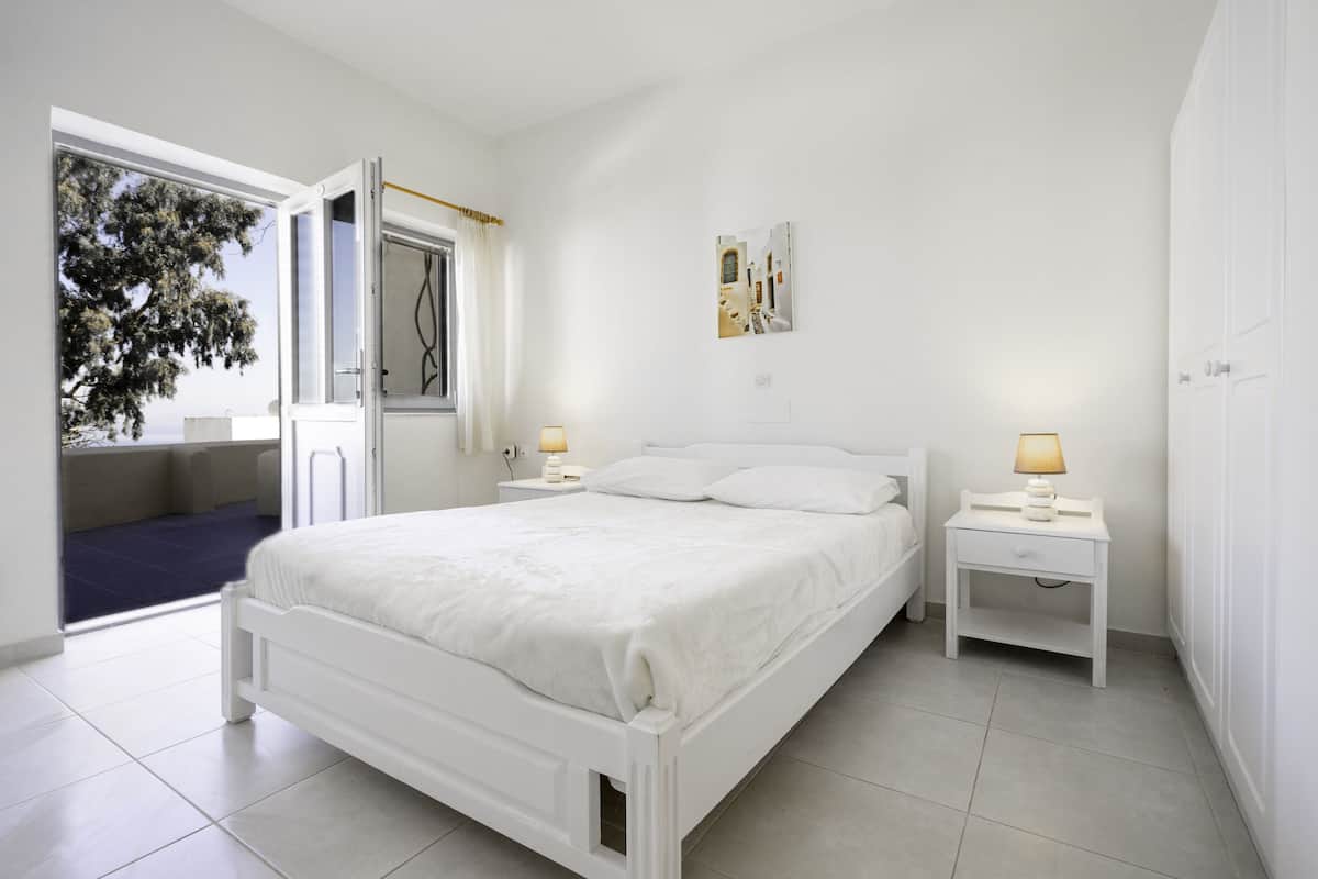 Premium bedding, in-room safe, blackout drapes, iron/ironing board