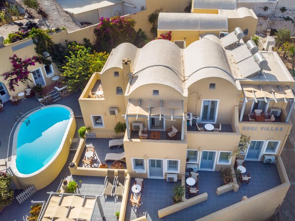 Front of property - Ersi Villas (Santorini)