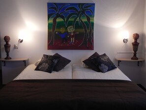 Select Comfort beds, in-room safe, desk, iron/ironing board