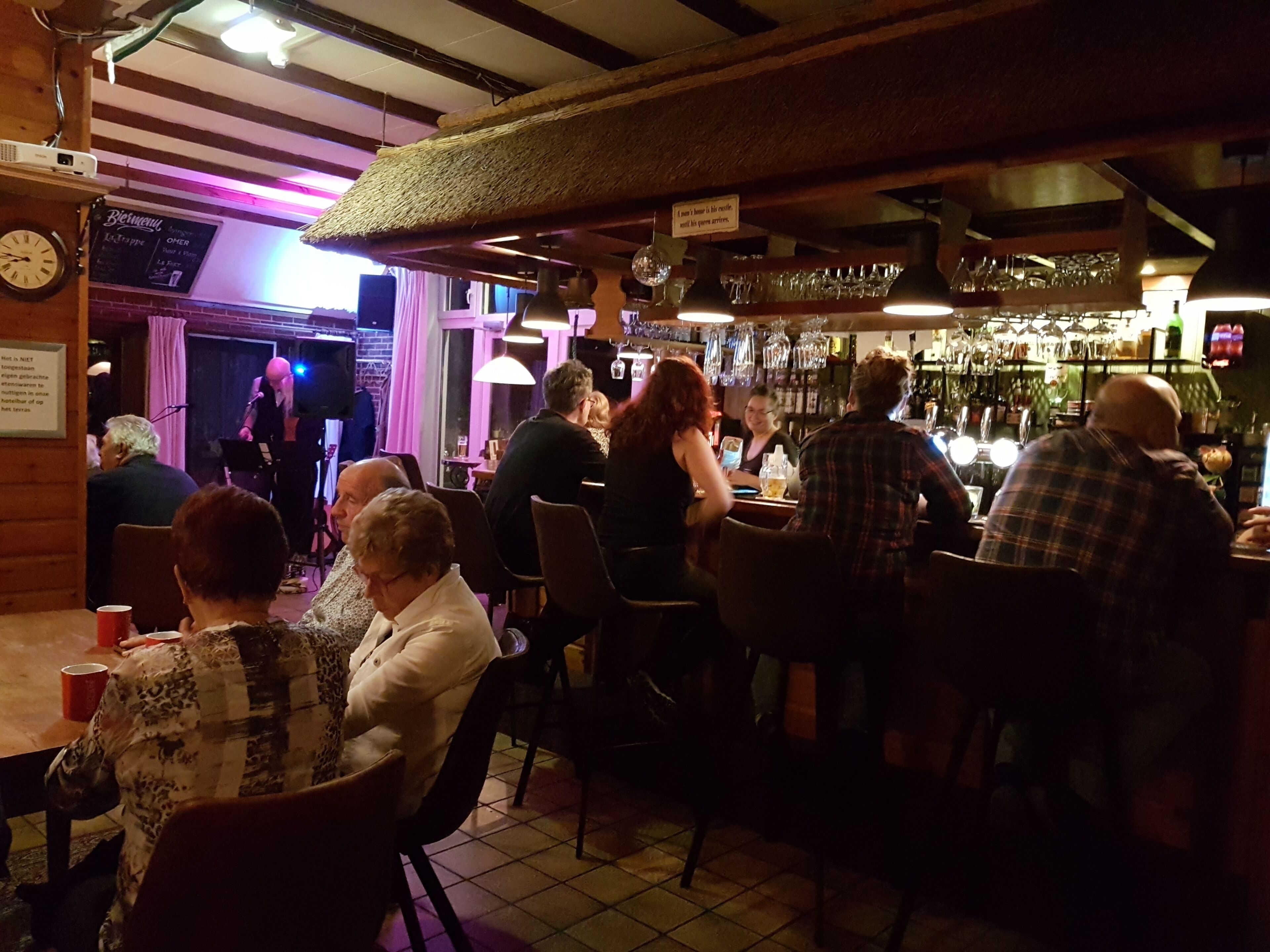 Bar (en la propiedad)