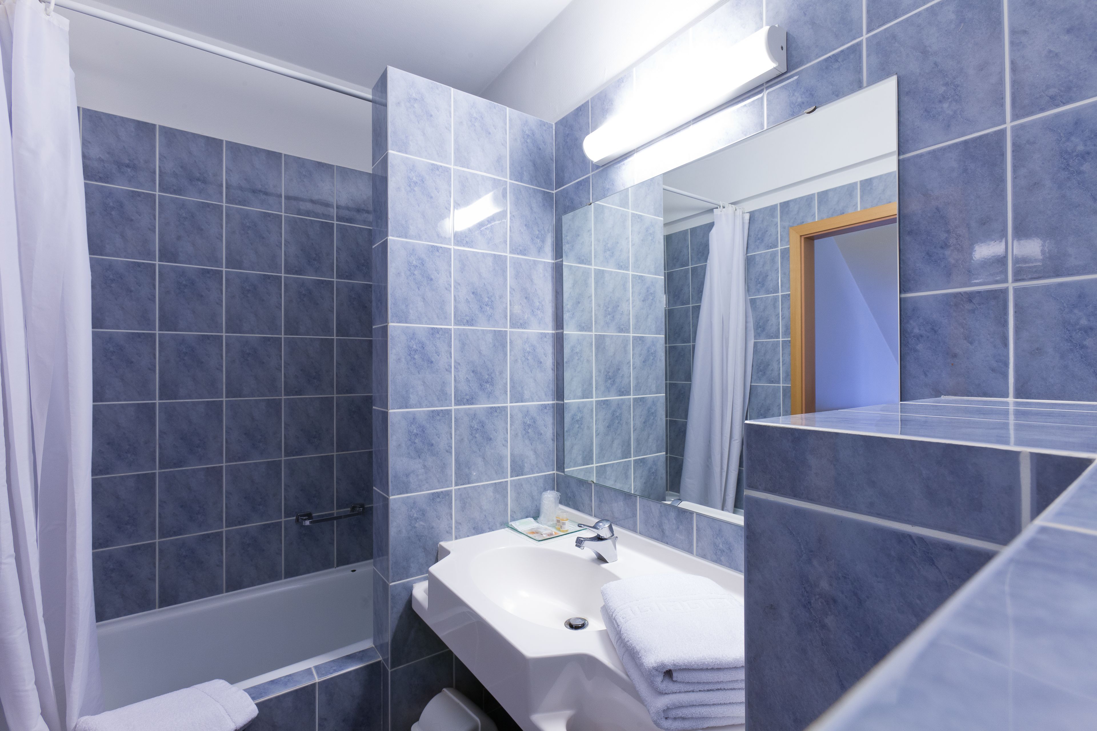 deep-soaking bathtub, hair dryer, towels