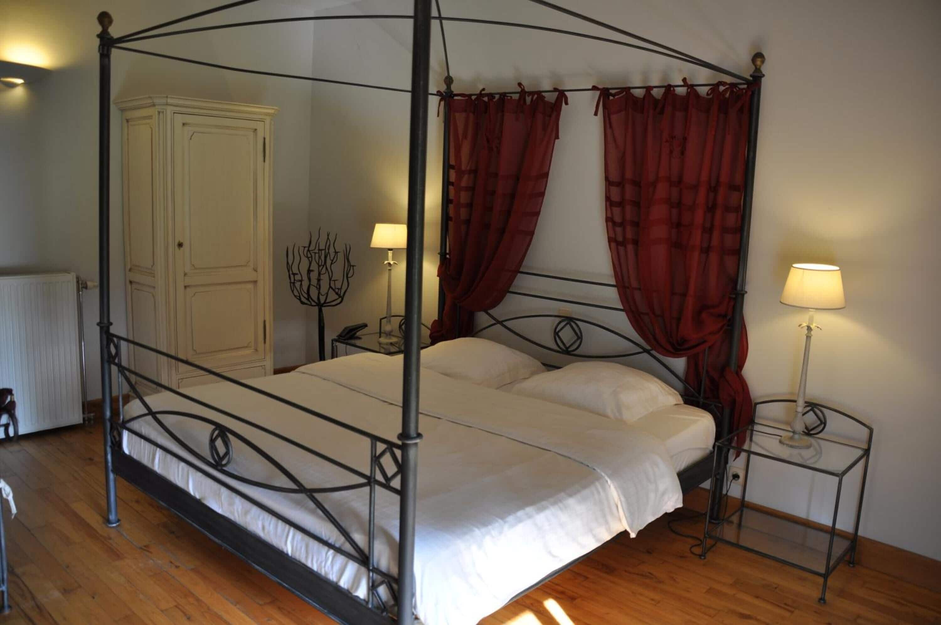 1 bedroom, select comfort beds, in-room safe, desk