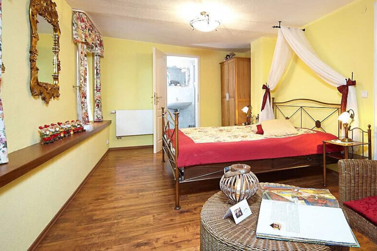 In-room safe, free WiFi, bed sheets