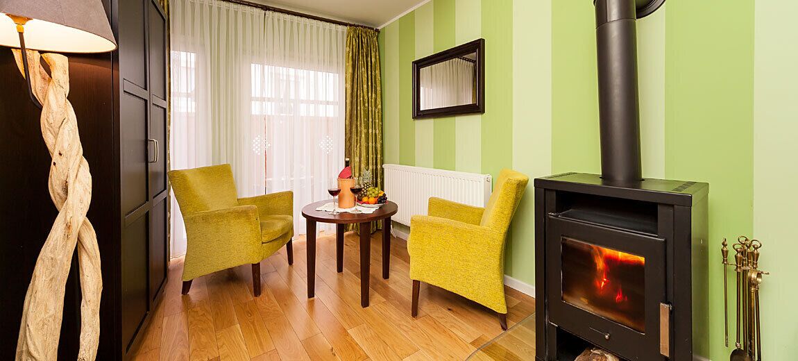 romantic room (träume der nacht) | living area | tv