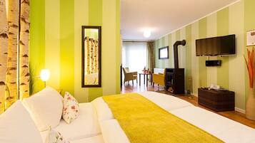 In-room safe, free WiFi, bed sheets