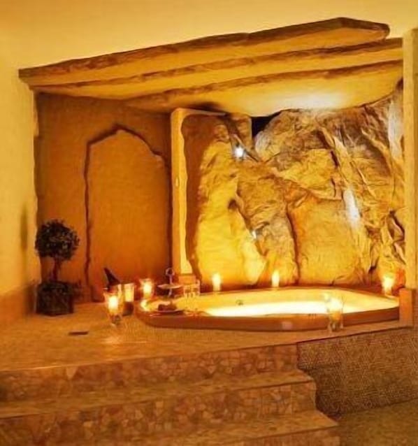 Indoor spa tub