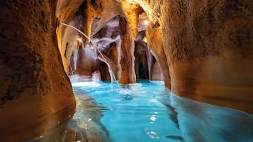 Piscine couverte, piscine extérieure, cabanons gratuits