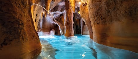 Piscine couverte, piscine extérieure, cabanons gratuits