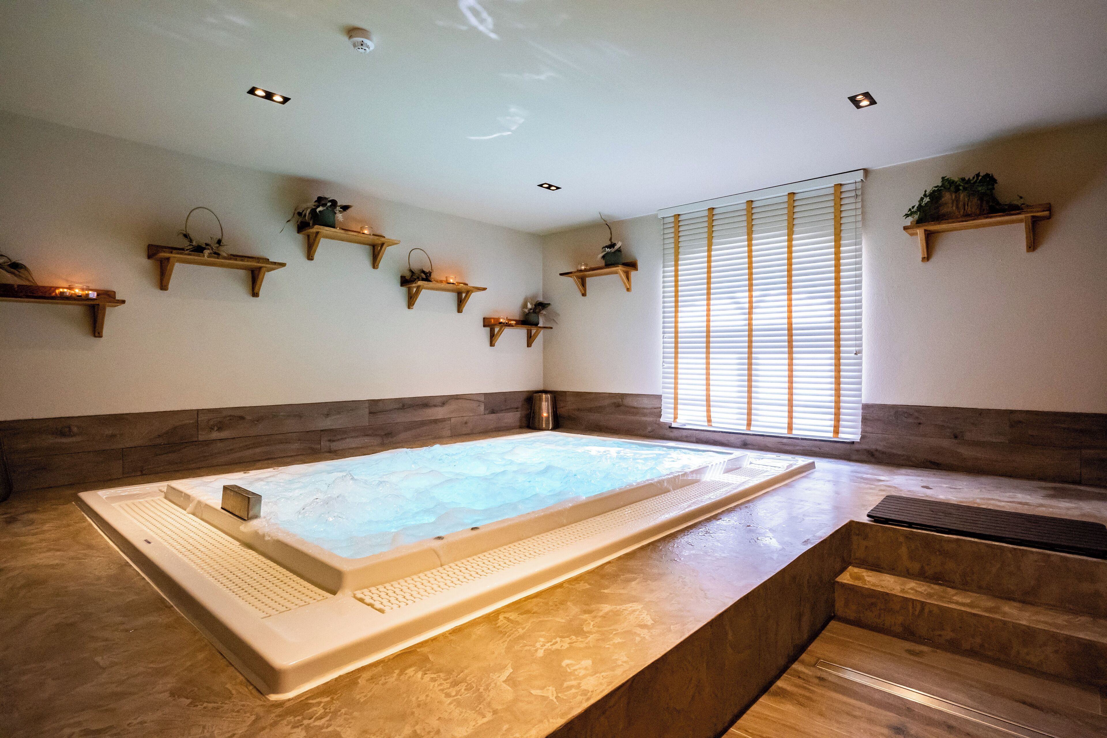 couples treatment room(s), sauna, hot tub, steam room