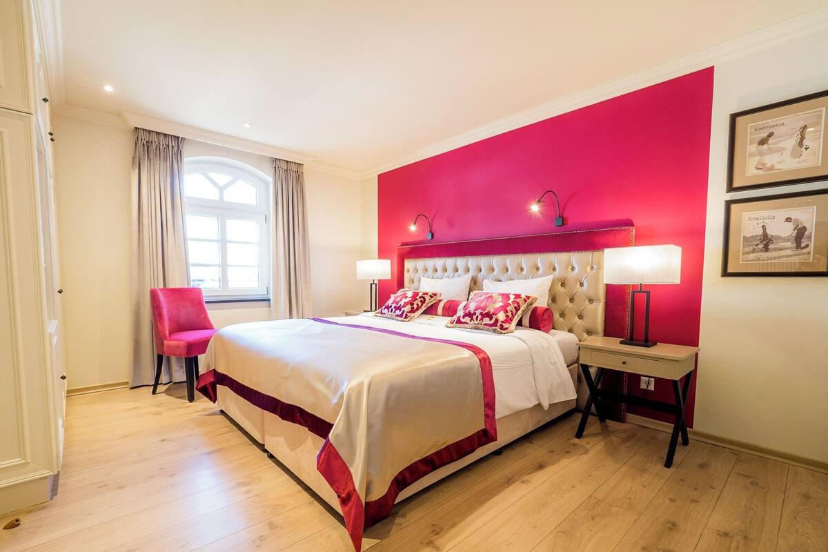 Premium bedding, minibar, in-room safe, desk