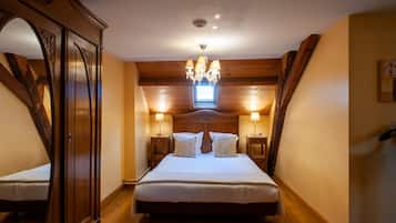 Comfort Double Room | In-room safe, iron/ironing board, free WiFi, bed sheets