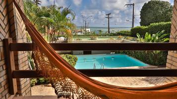 Minibar, free WiFi, bed sheets