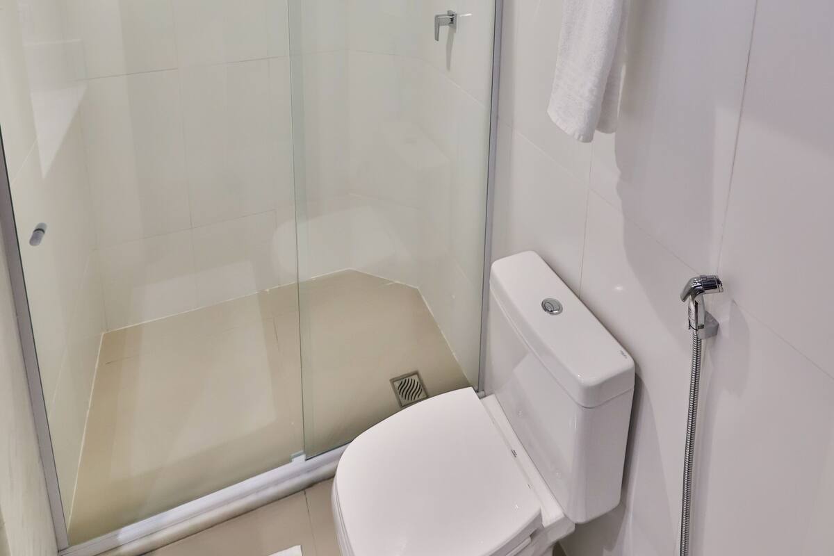 shower, free toiletries, towels, soap