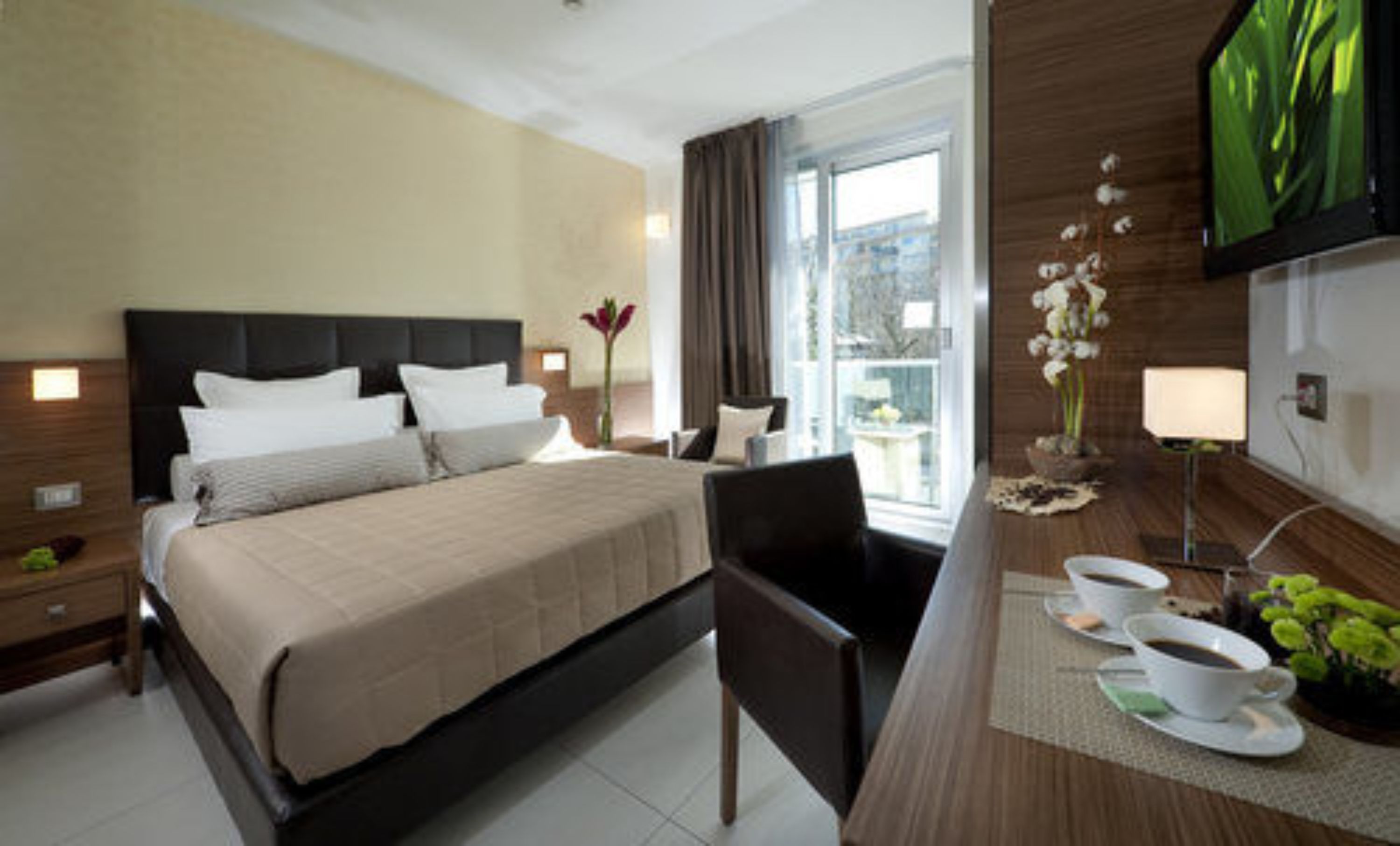 deluxe double room | premium bedding, minibar, in-room safe, desk