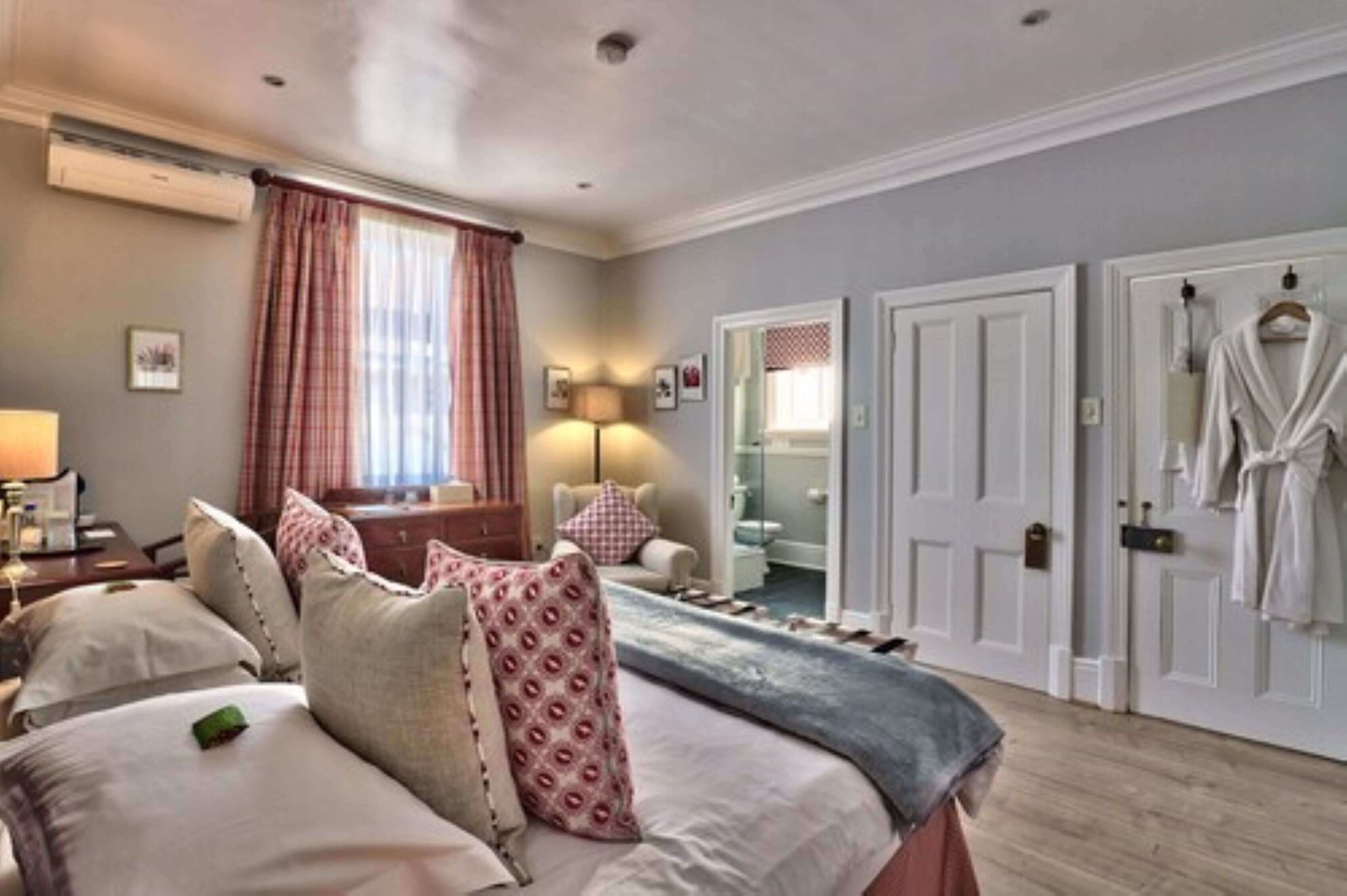 Quarto casal luxo | Área do café da manhã