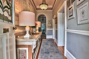 Hallway - Parker Cottage (Cape Town)