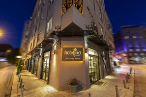 Façade de l’hébergement - soirée/nuit