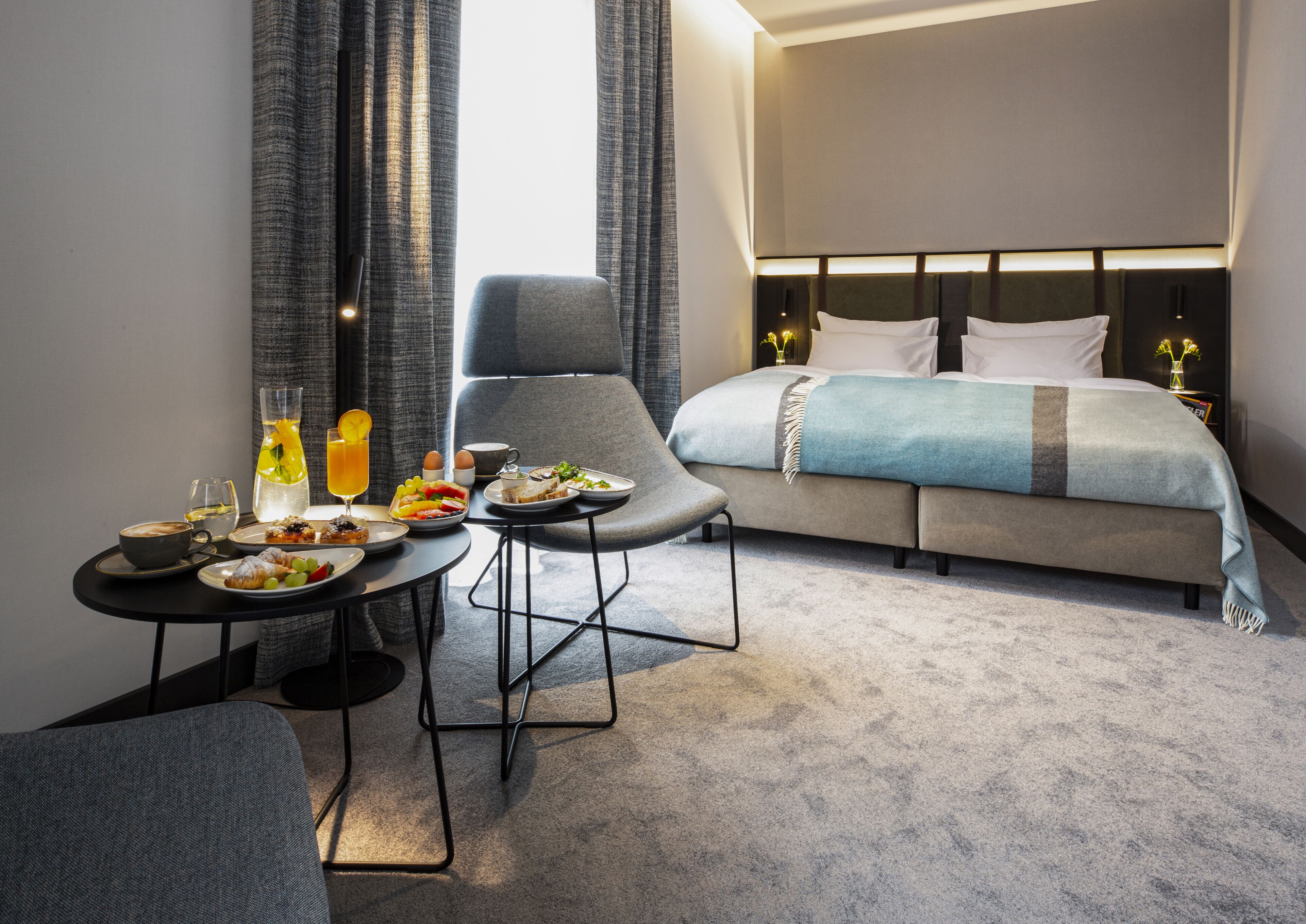 family room | in-room dining