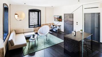 Deluxe Suite | Living area | 40-inch LED TV with digital channels, TV