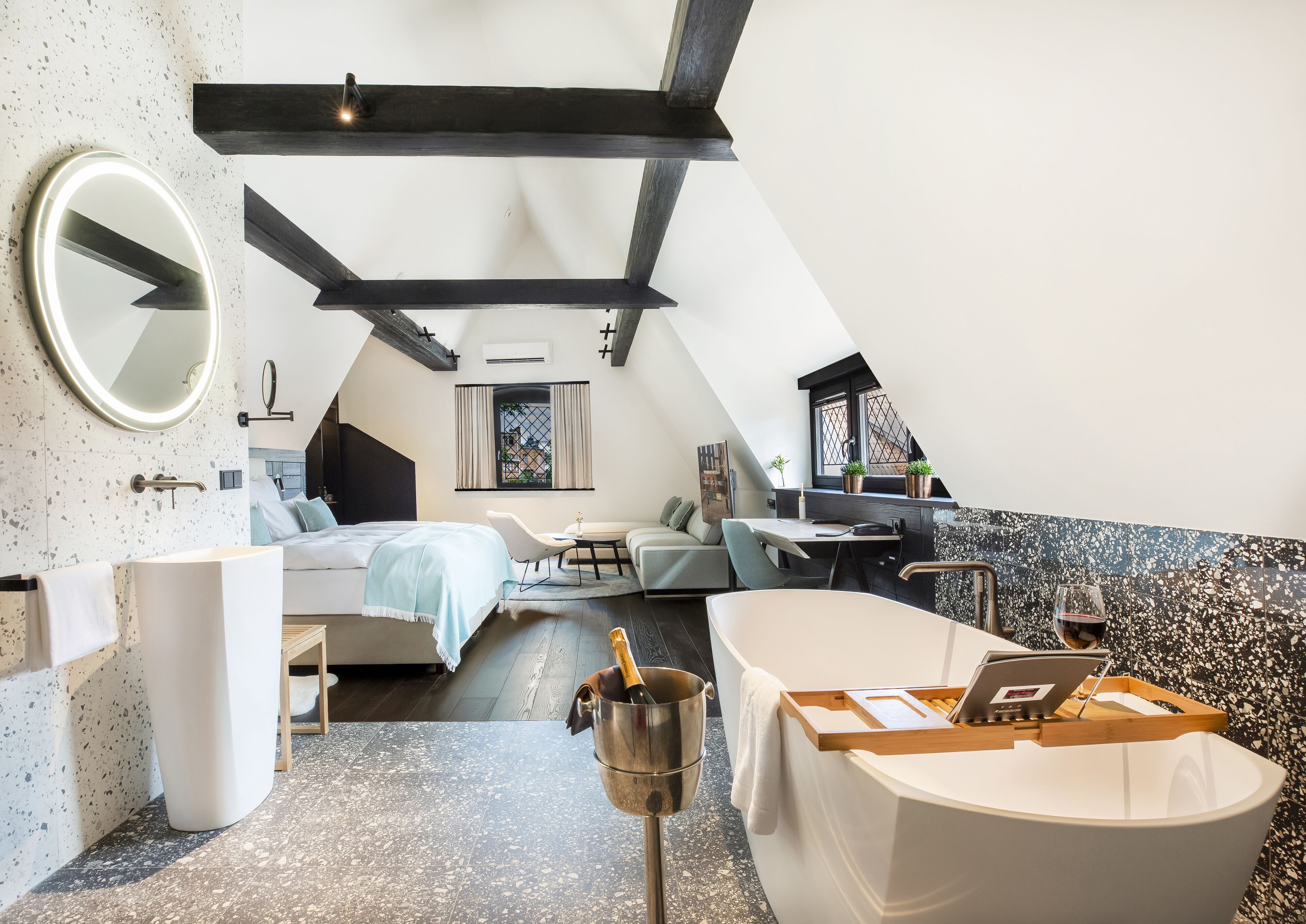 スーペリア スイート | 高級寝具、羽毛の掛け布団、ミニバー、セーフティボックス (室内)