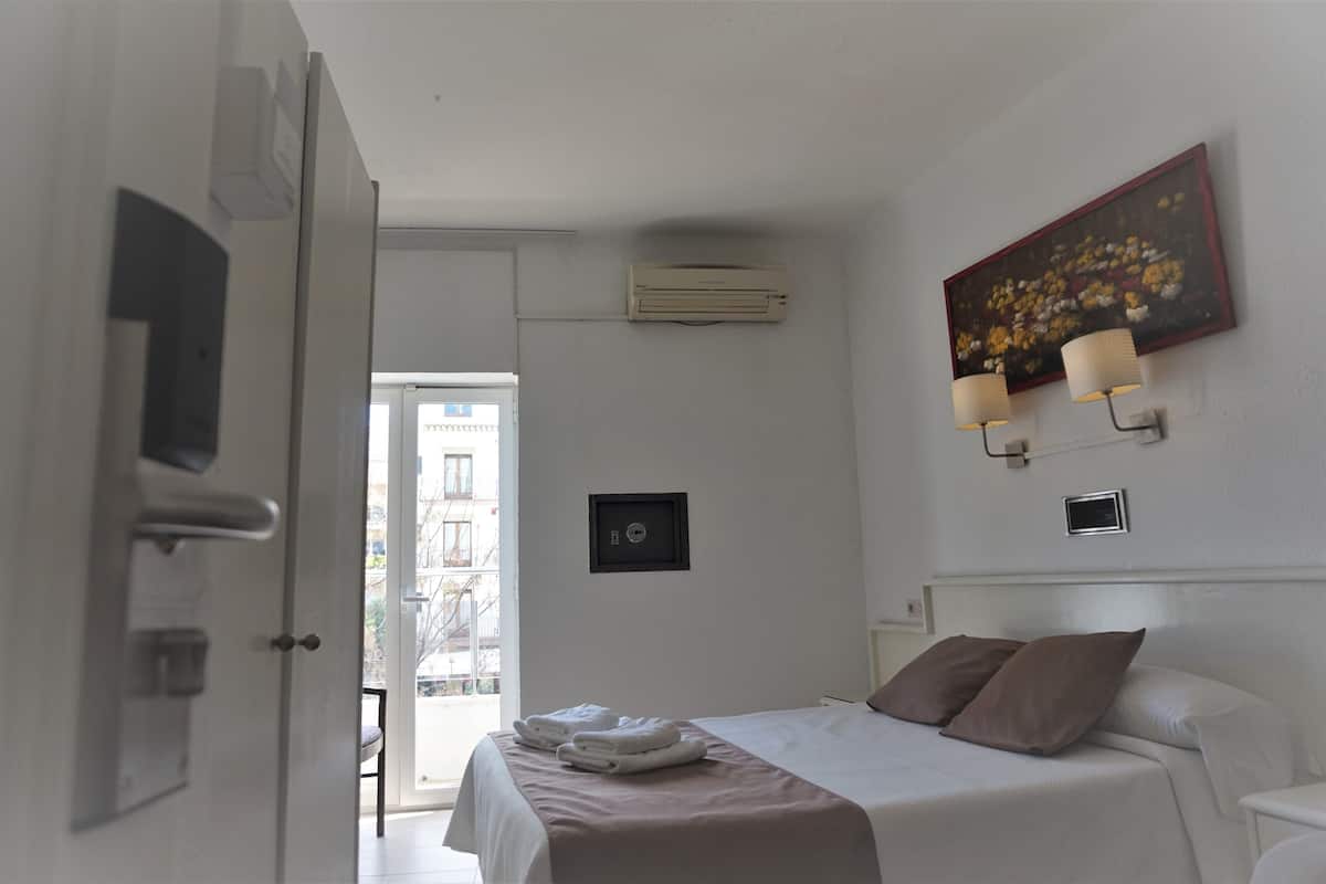 pillow-top beds, in-room safe, desk, free wifi