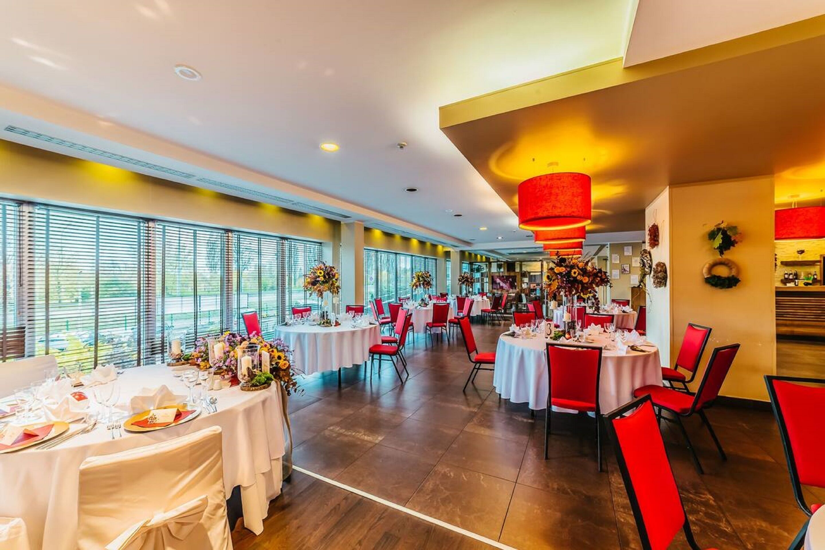 breakfast, lunch and dinner served