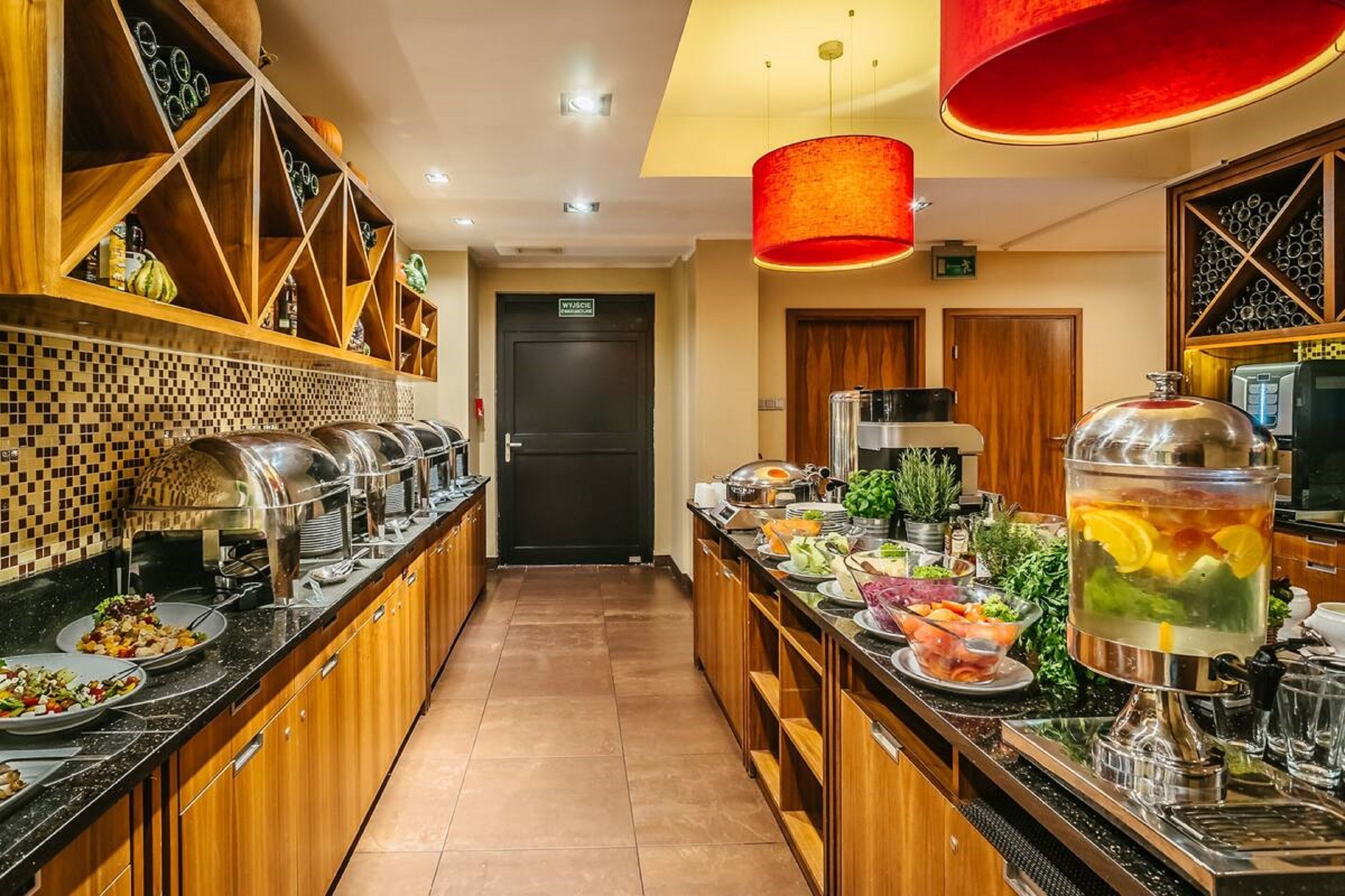 daily continental breakfast (pln 70 per person)