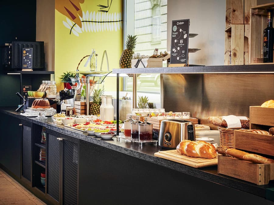 Sarapan ala kontinental setiap hari (EUR 23 per orang)