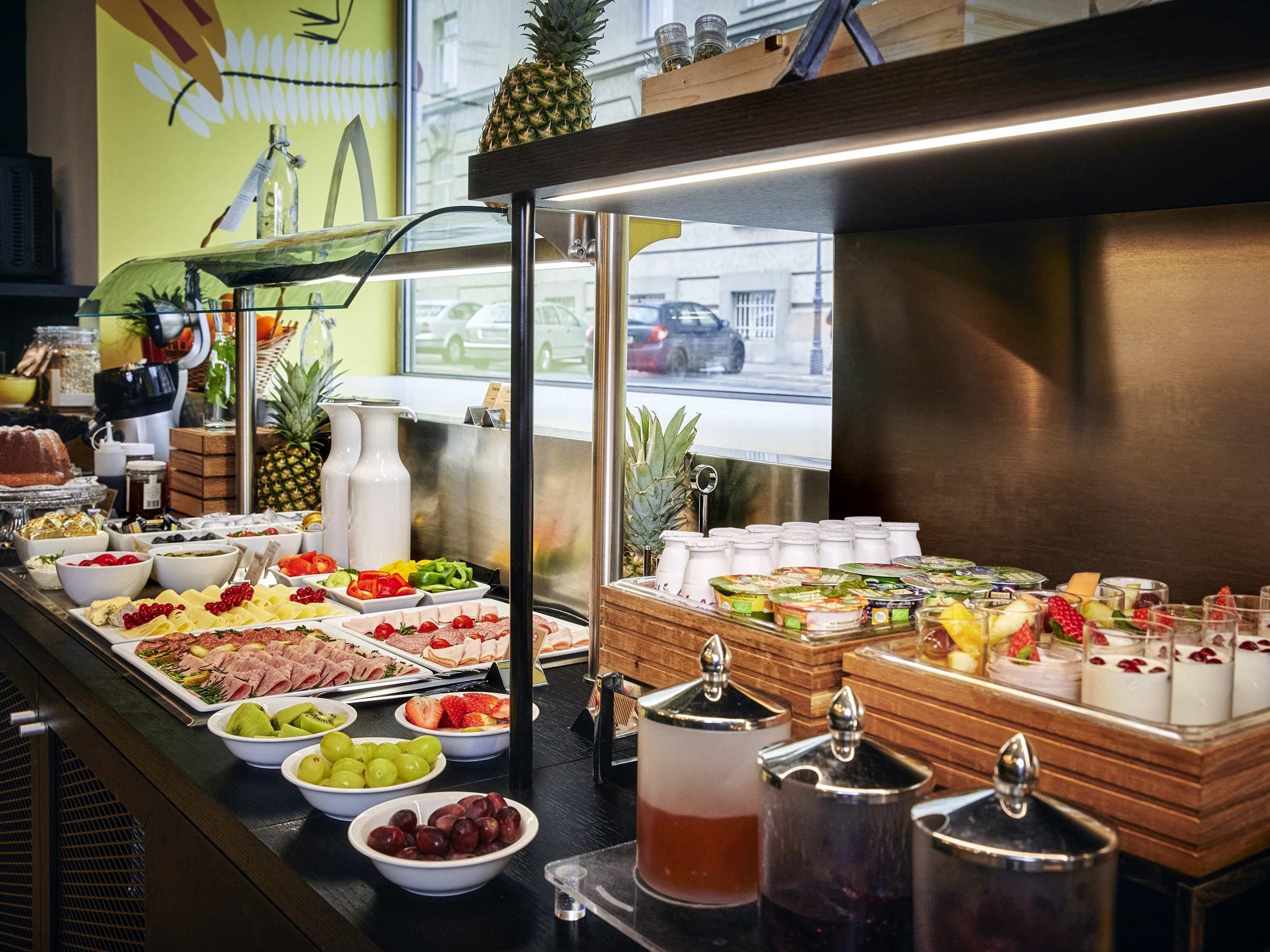 Bữa sáng kiểu Âu hàng ngày (21 EUR/mỗi người) 