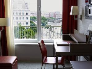 Hypo-allergenic bedding, in-room safe, desk, soundproofing - Aparthotel Adagio Vienna City (Vienna)