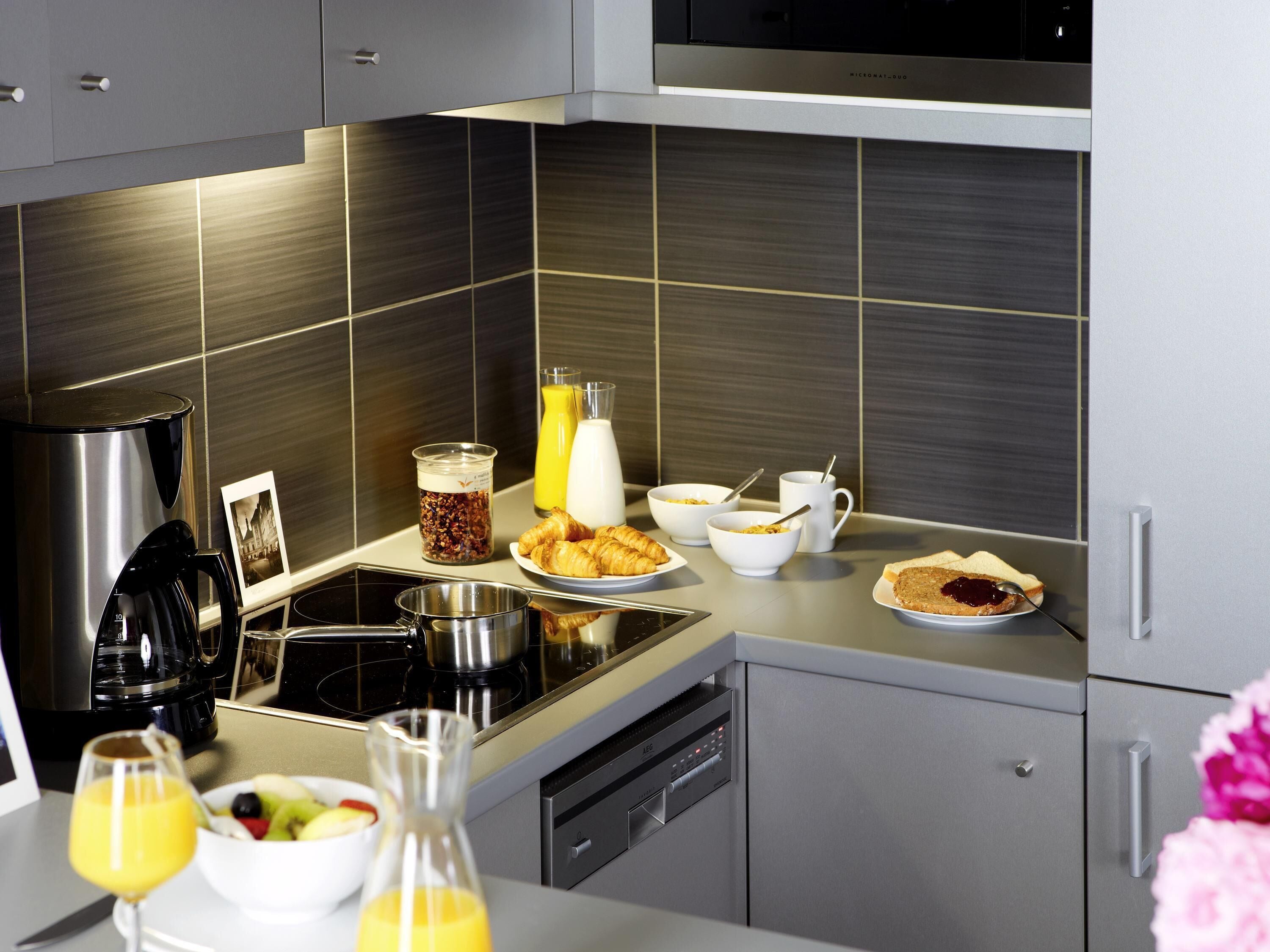 apartment, 1 bedroom, city view | 1 bedroom, hypo-allergenic bedding, in-room safe, desk