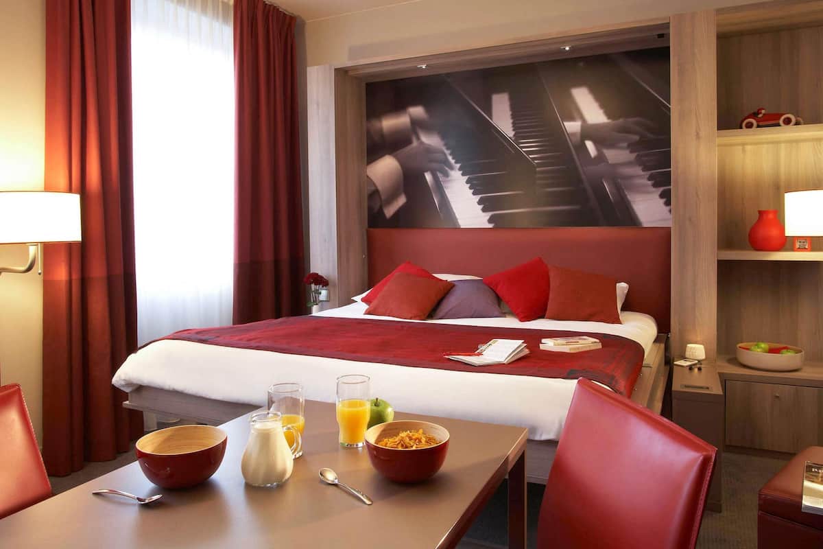 Superior Studio, 1 Double Bed, City View | 1 bedroom, hypo-allergenic bedding, in-room safe, desk