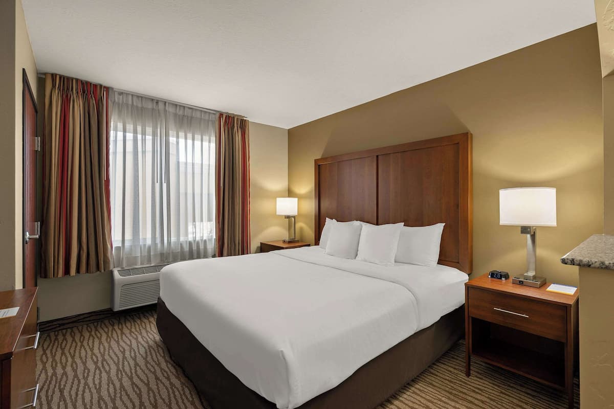 Pillowtop beds, desk, soundproofing, iron/ironing board